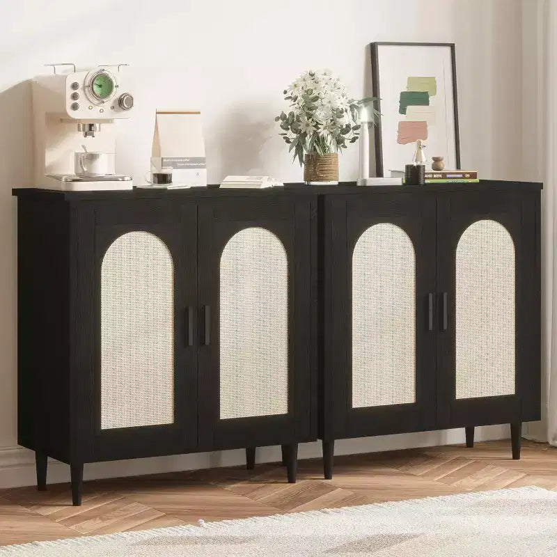 Mobile Credenza Buffet con Ante in Rattan e Piedini in Legno Massello