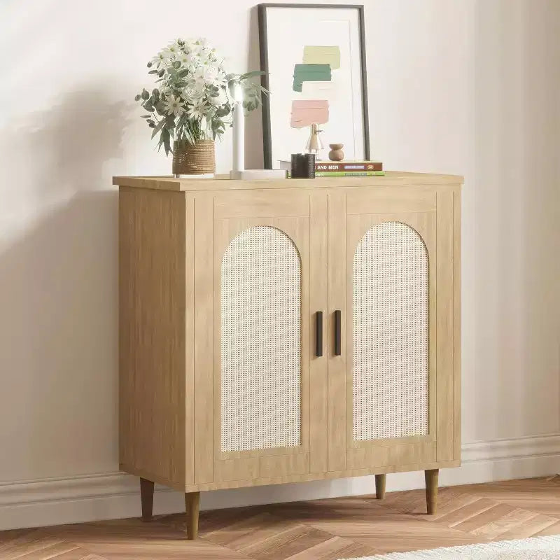 Mobile Credenza Buffet con Ante in Rattan e Piedini in Legno Massello