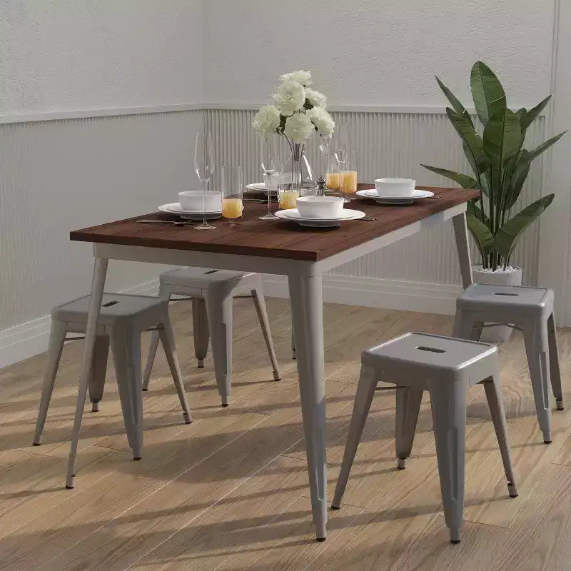 Tavolo da Pranzo con Struttura Rettangolare in Acciaio e Piano in Legno