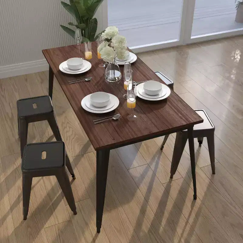 Tavolo da Pranzo con Struttura Rettangolare in Acciaio e Piano in Legno