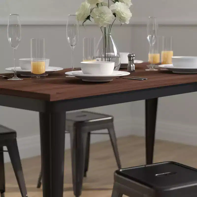 Tavolo da Pranzo con Struttura Rettangolare in Acciaio e Piano in Legno