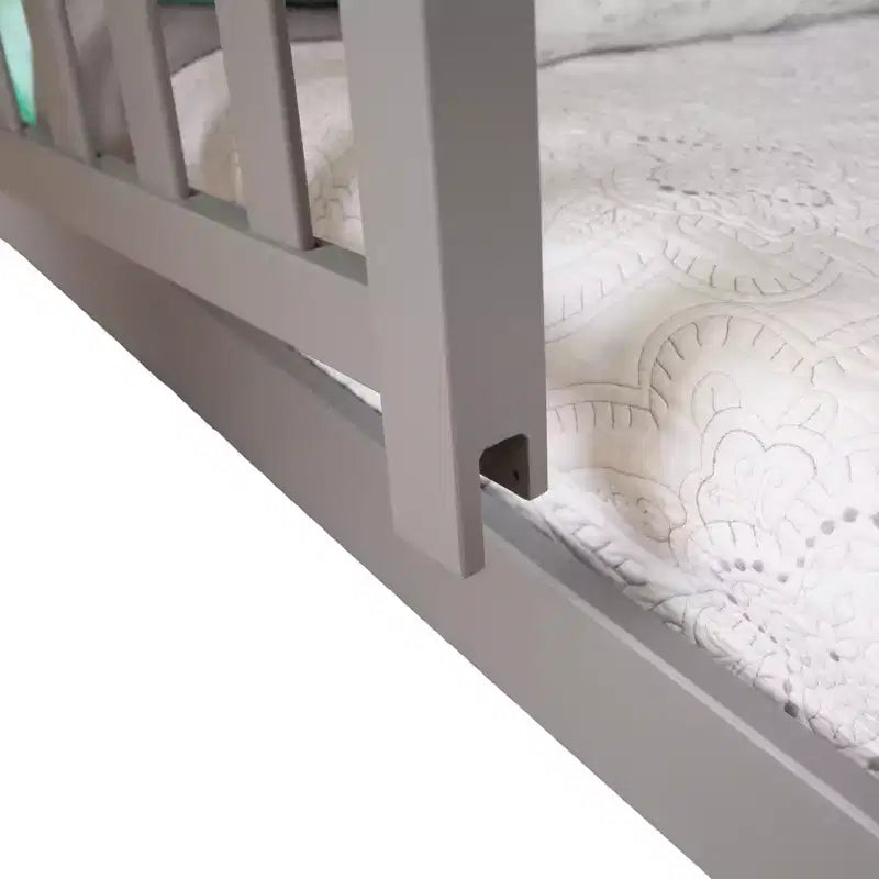 Letto singolo a capanna con sponda di protezione